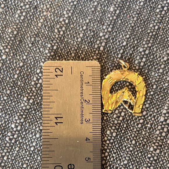 10K Gold Pendant Horse Horseshoe Charm - Picture 3 of 4